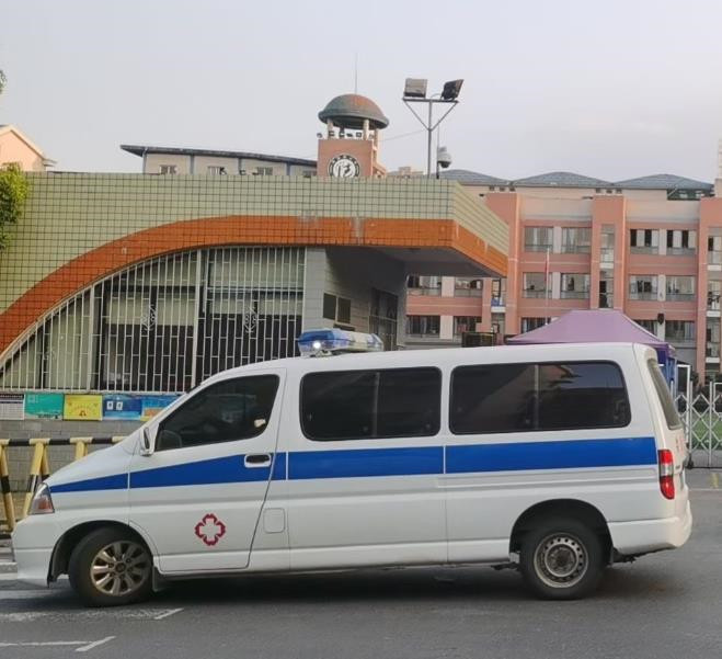 商南救护车出租护送骨折病人一公里多少钱